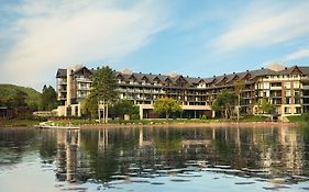 Entourage Sur-Le-Lac